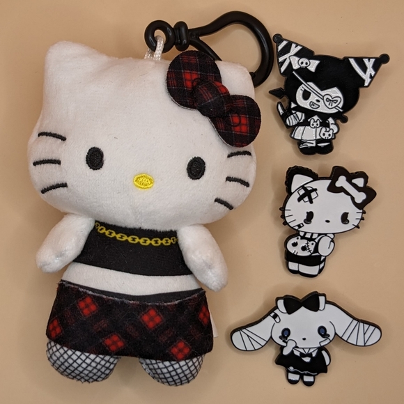 ❣️ Hello Kitty Bundle - Plush key tag dangler + pins - Picture 4 of 7